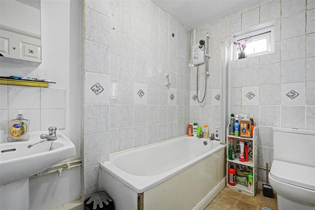 Bathroom 1 1.jpeg