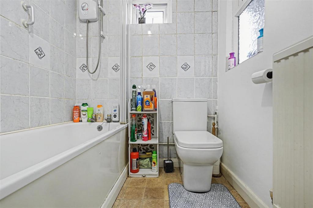 Bathroom 1 2.jpeg