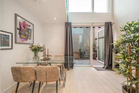 2 bedroom maisonette for sale, Camden Road, London NW1