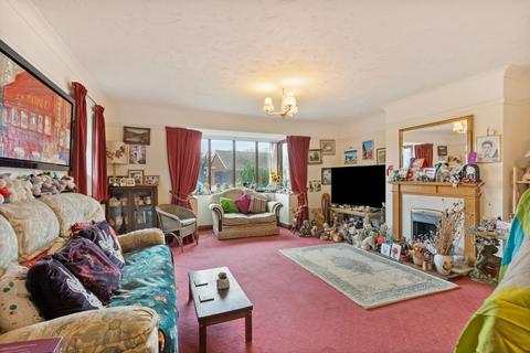 2 bedroom detached bungalow for sale, Detached Bungalow in Holt Near the Town Centre