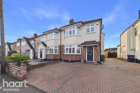 3 bedroom semi-detached house for sale, Helmsdale Road, Romford