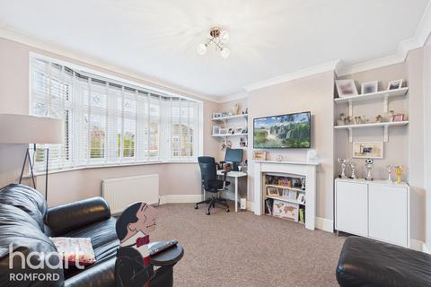 3 bedroom semi-detached house for sale, Helmsdale Road, Romford