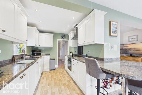 3 bedroom semi-detached house for sale, Helmsdale Road, Romford