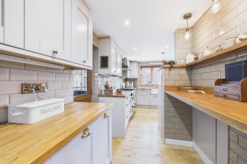 3 bedroom end of terrace house for sale, Hanover Close, Aylesbury HP19