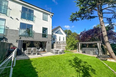 undefined, Creighton Avenue London N10