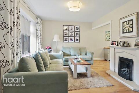 3 bedroom end of terrace house for sale, Hailsham Road, Harold Hill