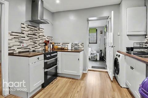 3 bedroom end of terrace house for sale, Hailsham Road, Harold Hill