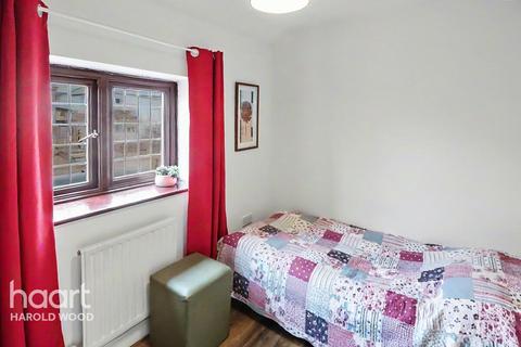 3 bedroom end of terrace house for sale, Hailsham Road, Harold Hill