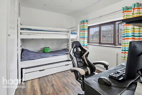 3 bedroom end of terrace house for sale, Hailsham Road, Harold Hill