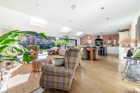 6 bedroom detached house for sale, Oakwood Drive, Great Park, NE13