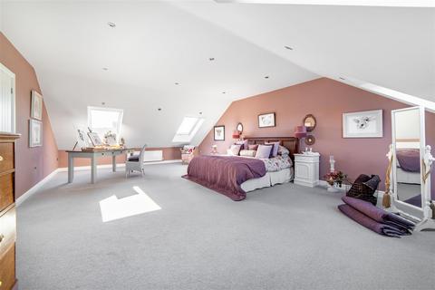 6 bedroom detached house for sale, Oakwood Drive, Great Park, NE13