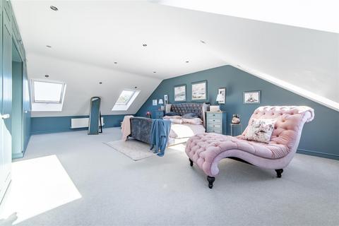 6 bedroom detached house for sale, Oakwood Drive, Great Park, NE13