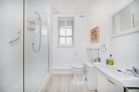 2 bedroom flat for sale, White House, Vicarage Crescent, London