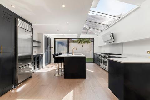 4 bedroom terraced house to rent, Anselm Road, London