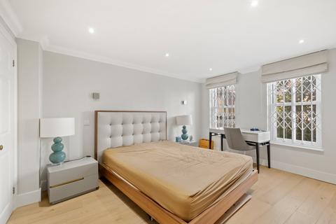 2 bedroom flat to rent, Trafalgar Gardens, South End Row, London
