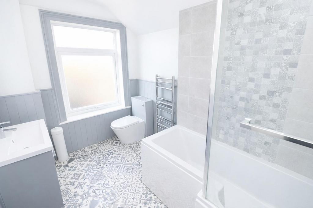 First Floor Bathroom / WC