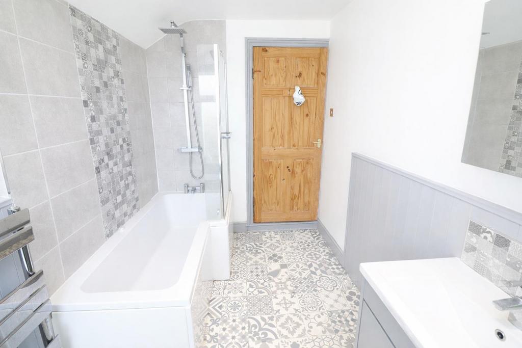 First Floor Bathroom / WC