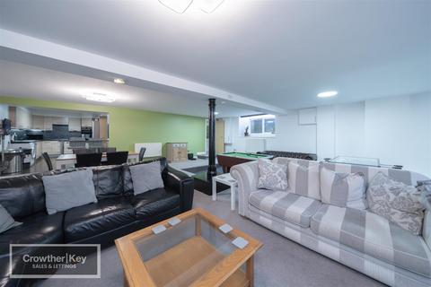 2 bedroom flat for sale, Market Street, Buxton