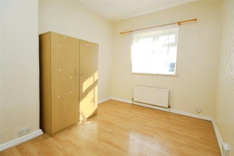 2 bedroom end of terrace house to rent, Church Elm Lane, Greater London RM10