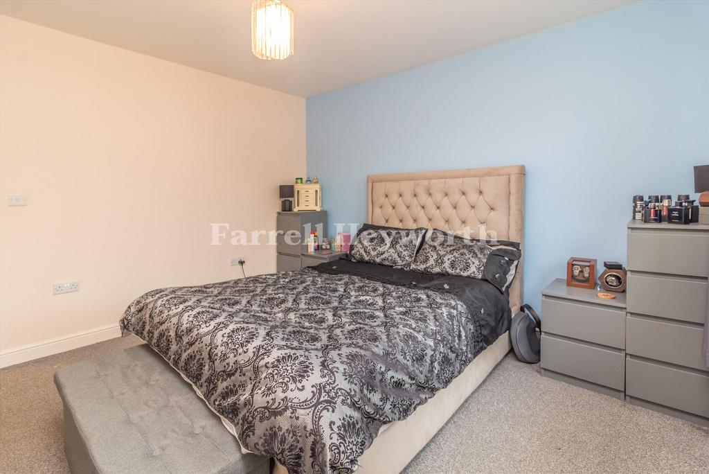Bedroom 1 image 2