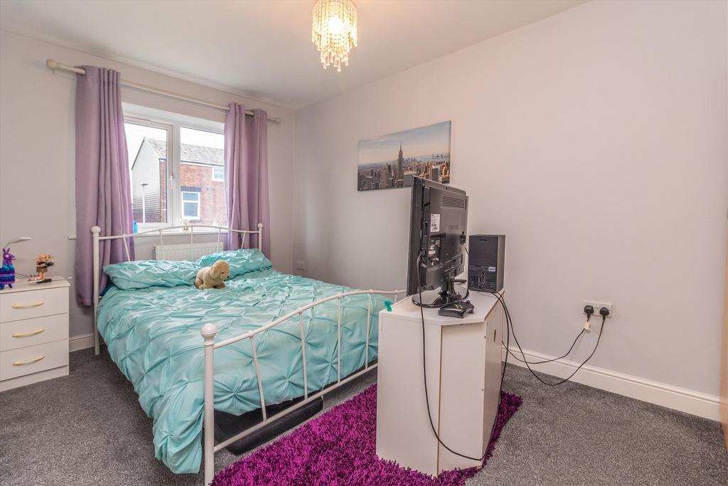 Bedroom 2 image 2