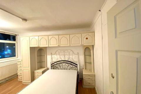 1 bedroom in a flat share to rent, Leopold Street, London E3