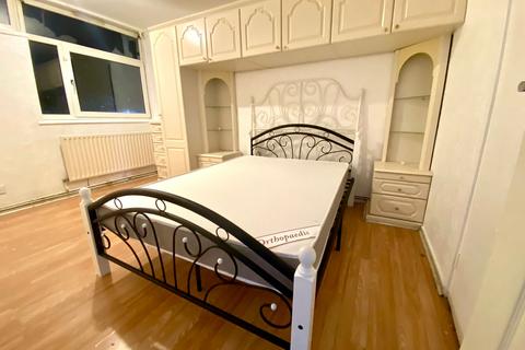 1 bedroom in a flat share to rent, Leopold Street, London E3