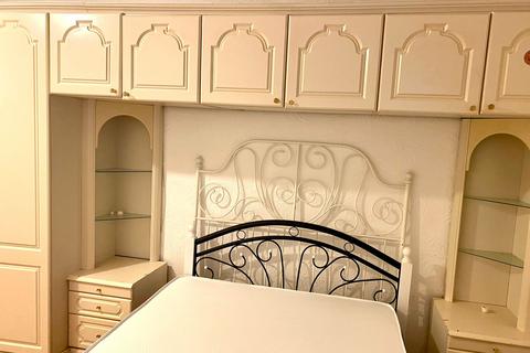 1 bedroom in a flat share to rent, Leopold Street, London E3