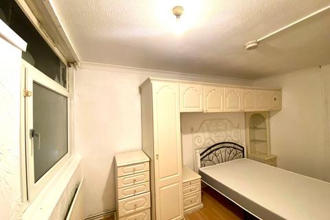 1 bedroom in a flat share to rent, Leopold Street, London E3