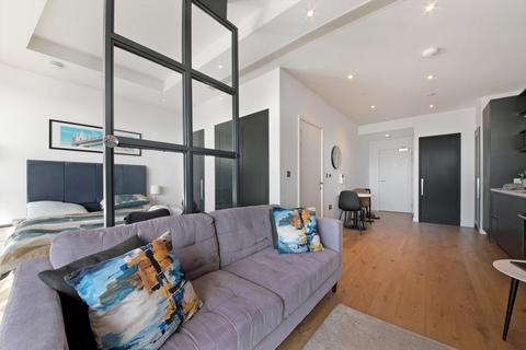 Studio to rent, City Island Way, London, E14.