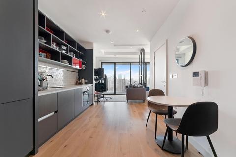 Studio to rent, City Island Way, London, E14.
