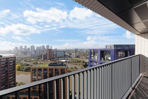 Studio to rent, City Island Way, London, E14.