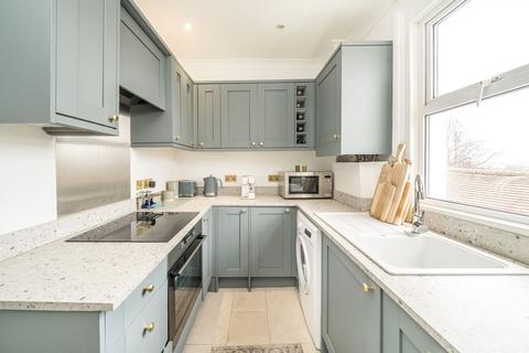 3 bedroom flat for sale, Montem Road, London SE23