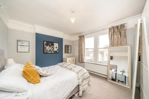 3 bedroom flat for sale, Montem Road, London SE23