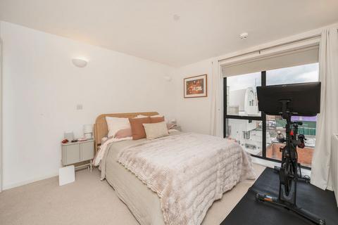 2 bedroom flat to rent, Ada Street, London E8