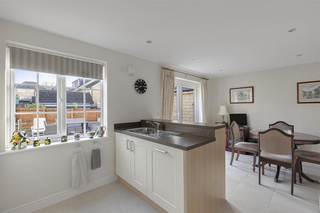 Spacious Dining Kitchen