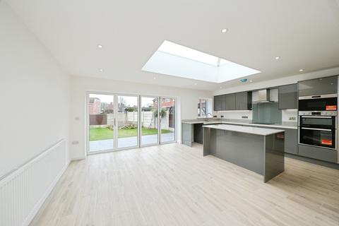3 bedroom semi-detached house for sale, Hawthorn Drive, New Ollerton, Newark, Nottinghamshire, NG22