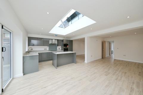 3 bedroom semi-detached house for sale, Hawthorn Drive, New Ollerton, Newark, Nottinghamshire, NG22