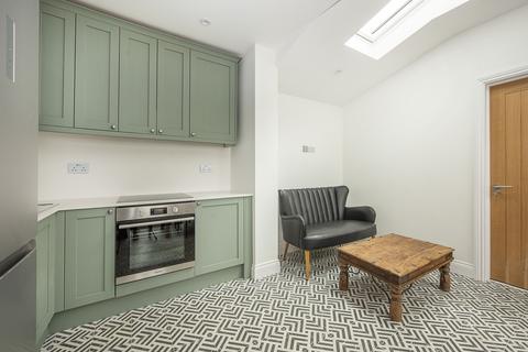 1 bedroom flat to rent, Park Avenue Whitton TW3