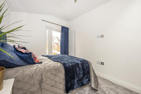 1 bedroom flat to rent, Park Avenue Whitton TW3