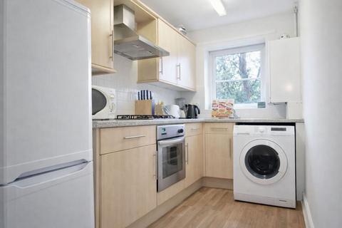 2 bedroom flat to rent, Highfield Road, Manchester, M19