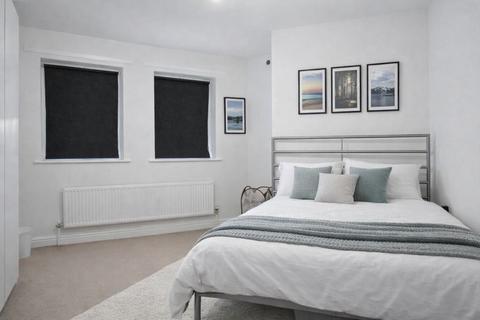 2 bedroom flat to rent, Highfield Road, Manchester, M19
