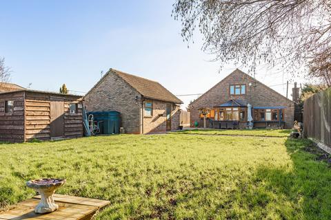 4 bedroom detached bungalow for sale, Lifestyle Appeal in Barroway Drove