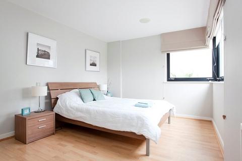 2 bedroom apartment to rent, Westferry Road, London, E14