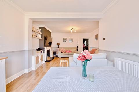 3 bedroom terraced house for sale, Willow Street, Romford, RM7