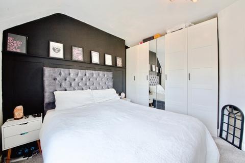 3 bedroom terraced house for sale, Willow Street, Romford, RM7