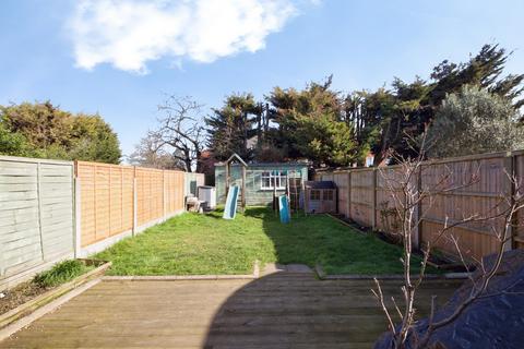 3 bedroom terraced house for sale, Willow Street, Romford, RM7