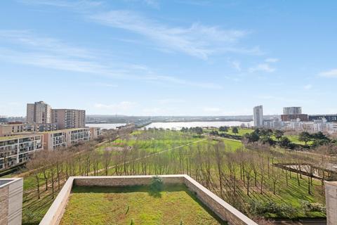 3 bedroom apartment to rent, Kingfisher Heights, London, E16