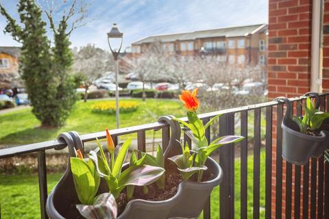 2 bedroom flat for sale, Hilton Crescent, West Bridgford, Nottingham, Nottinghamshire, NG2