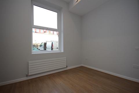 1 bedroom flat to rent, Manor Park Road, London, NW10 4